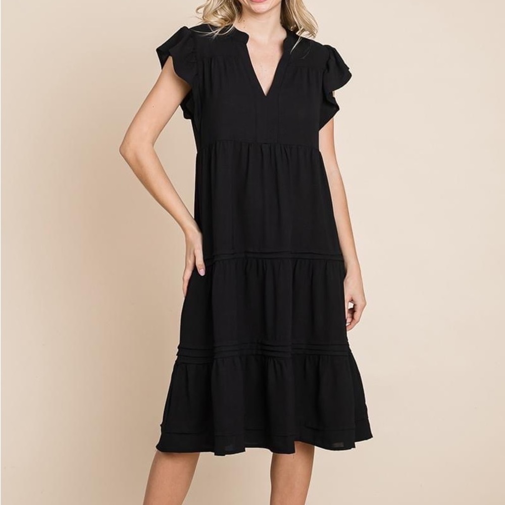 New ROLYPOLY BOUTIQUE V NECK TIERED FLUTTER SLEEVE PLEATED BLACK MIDI DR…